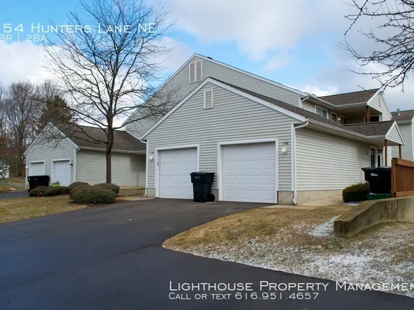 154 Hunters Ln NE, Rockford, MI 49341