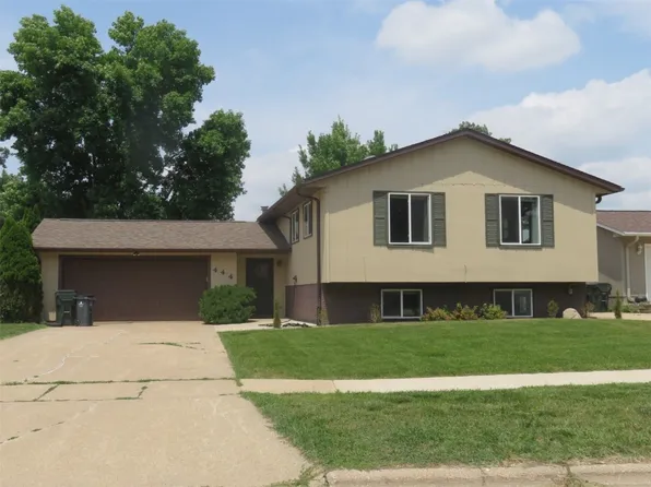 444 Greenfield St NE, Cedar Rapids, IA 52402