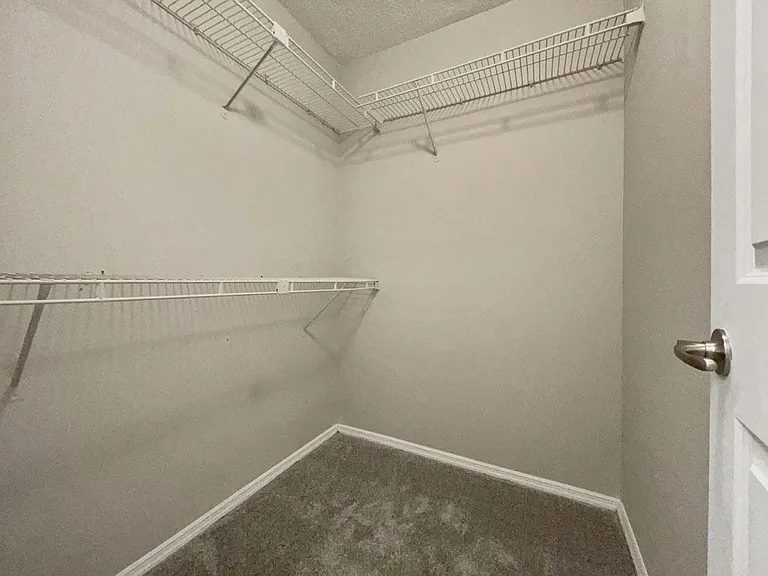 Lexington Farms Apartments — Photo 17