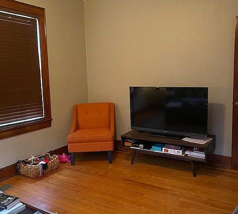 5th image of 814 Hillcrest St