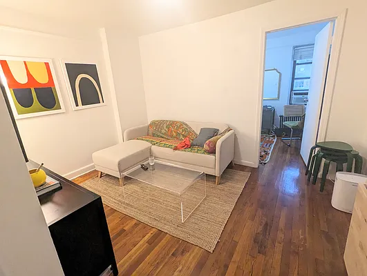 Rented by City Connections Realty | media 8