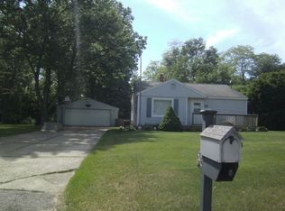 95 Hickory Ln, Waterford, MI 48327
