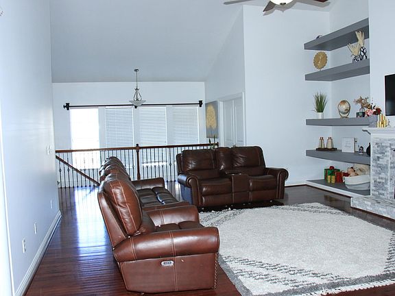 2nd image of 16701 Glen Lakes Dr