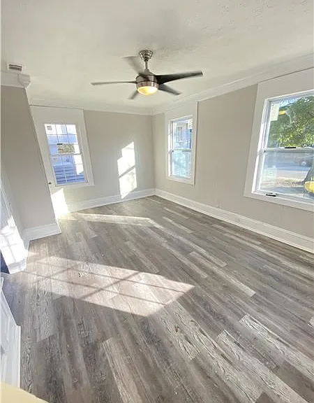 2604 Jefferson St — Photo 2