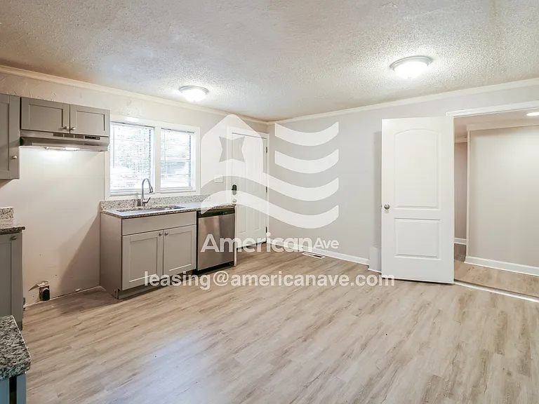 492593_006_kitchen_5.jpg