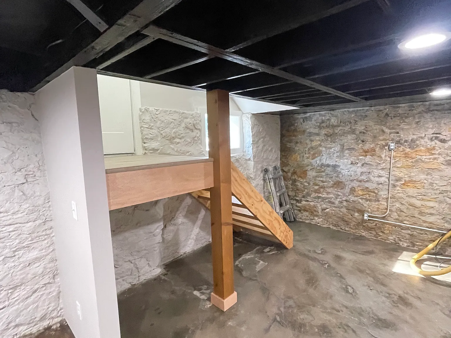 Studio, 725 sqft, $975 — Photo 2