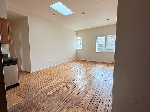 3rd image of 1227 Bainbridge St APT 3A