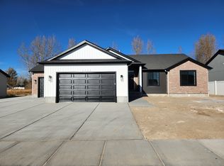 4585 Rustle Rd, Ammon, ID 83406