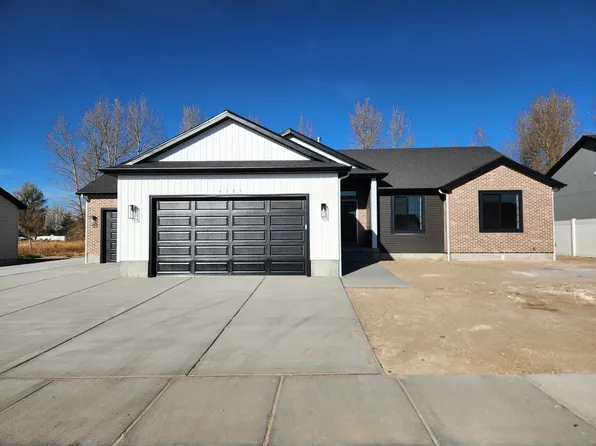 4585 Rustle Rd, Ammon, ID 83406