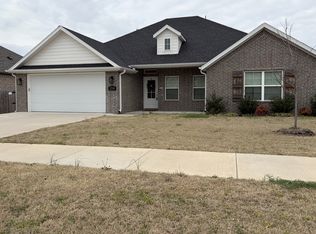 2739 S Angels Rd, Fayetteville, AR 72701