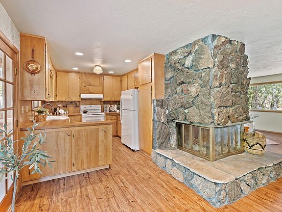 4th image of 144 Nursery Ln
