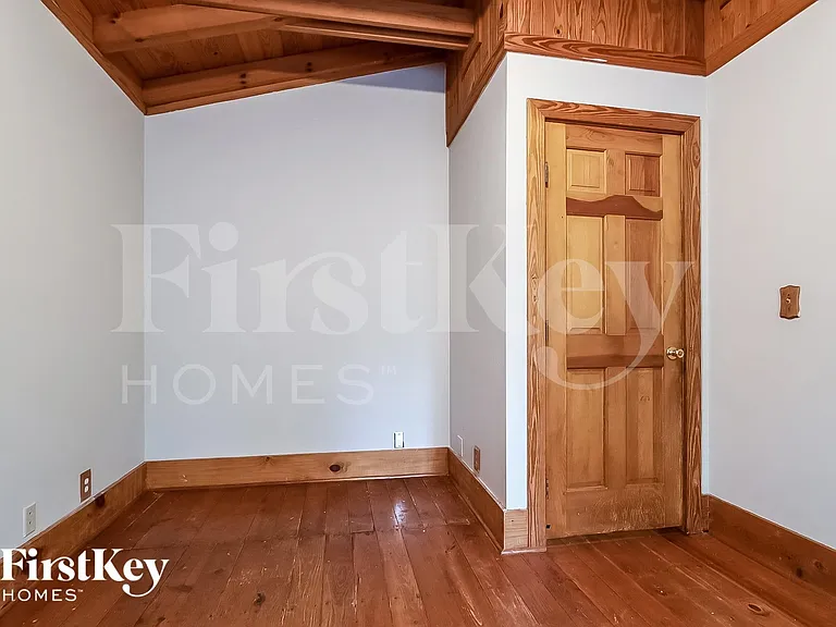 4490 Wallace Cir — Photo 12