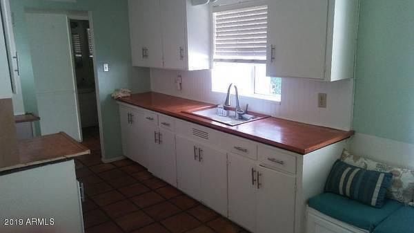 2nd image of 1029 E Pierson St