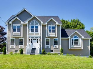 12 Cresthaven Dr, Burlington, MA 01803