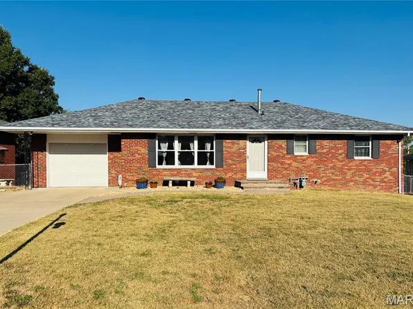 2609 Mariana Dr, Godfrey, IL 62035