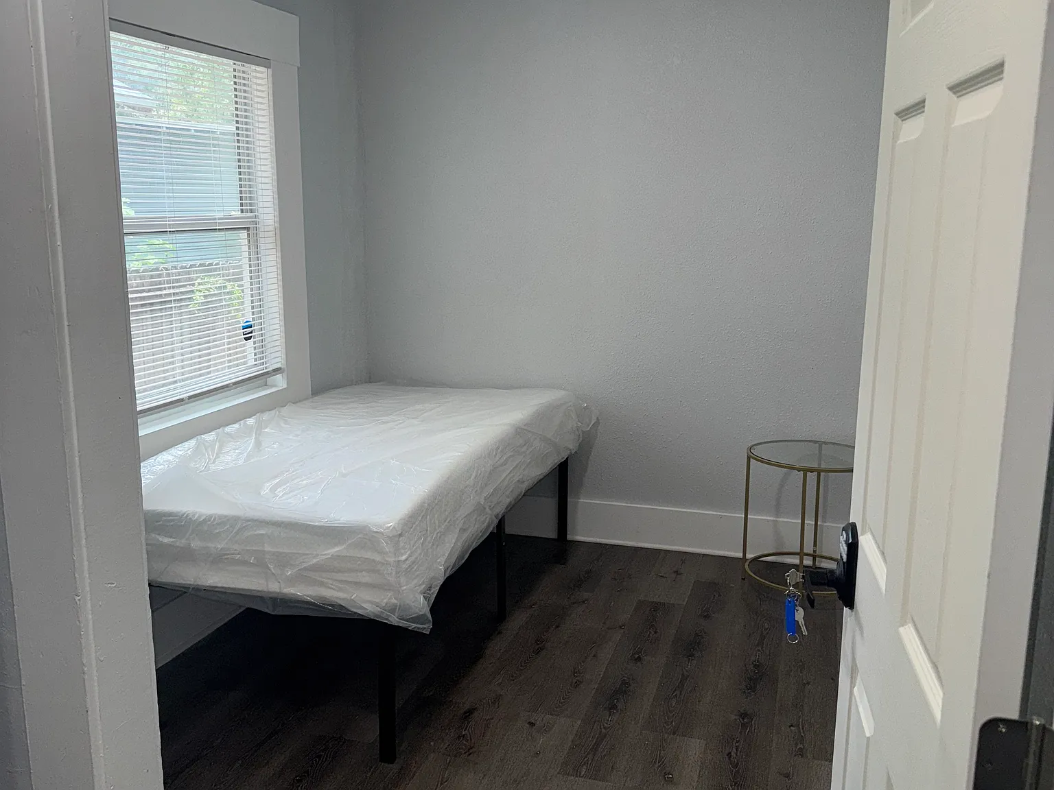 4 bed, 1400 sqft, $800 — Photo 2