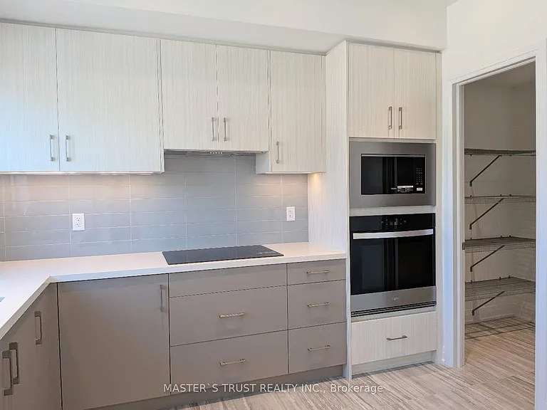 110 Grimsby Ln — Photo 12
