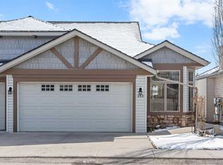 245 N Springbank Ter SW, Calgary, AB T3H 4S9