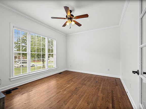 5th image of 102 Laughing Tree Ct