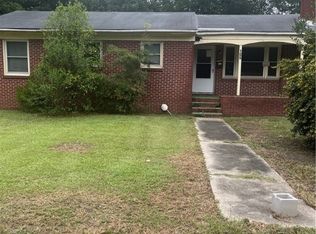 106 N North Third St, Maxton, NC 28364