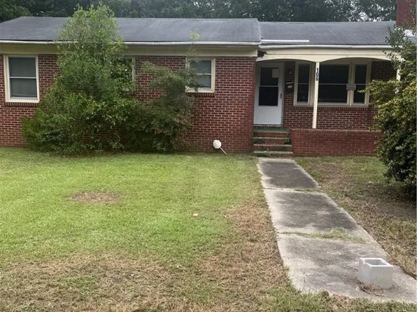 106 N North Third St, Maxton, NC 28364