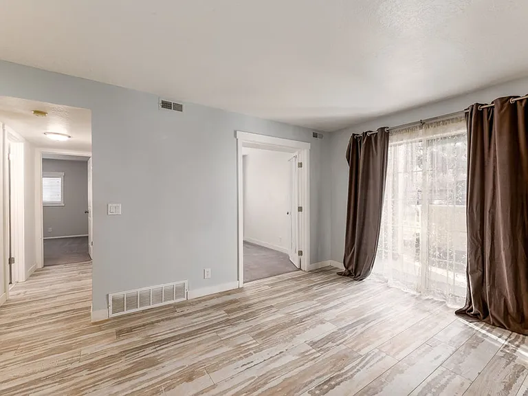 1196 E Waterside Cv #12 — Photo 4