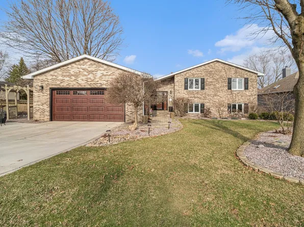 3002 Sunrise Dr, Crown Point, IN 46307