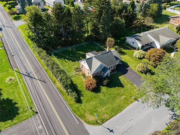 2nd image of 307 Hillcrest Ave