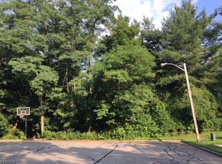 7 Peachtree Ln, Jamesburg, NJ 08831