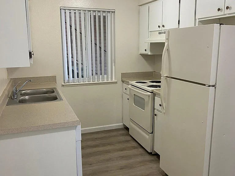 2990 Menlo Dr — Photo 3