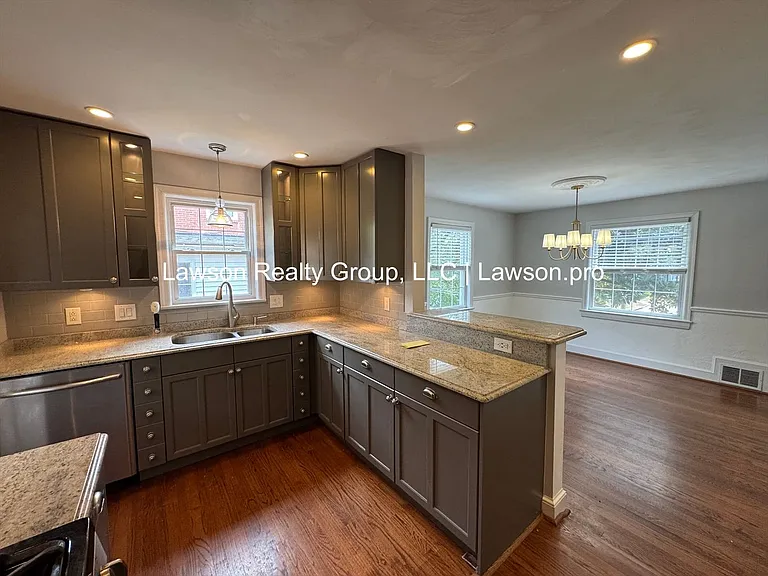 2425 Fairway Dr SW — Photo 9
