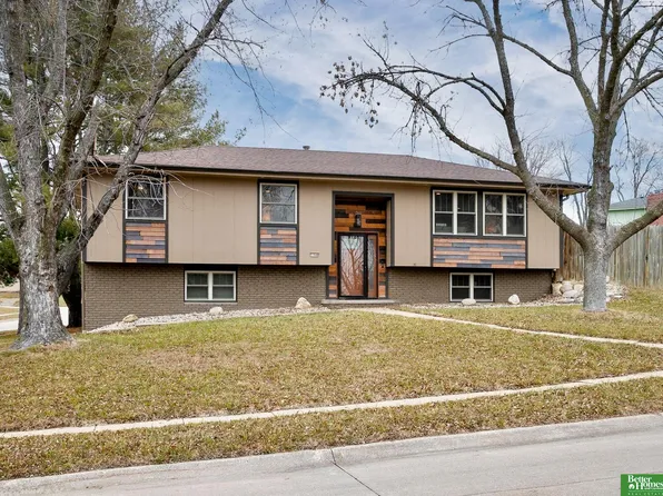 11646 Queens Dr, Omaha, NE 68164