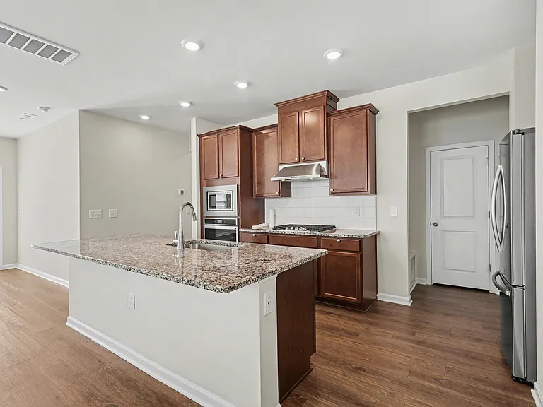 653 Rawls Dr — Photo 5