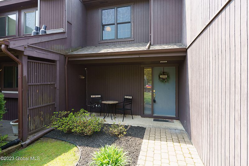 2nd image of 33 Snowberry Road