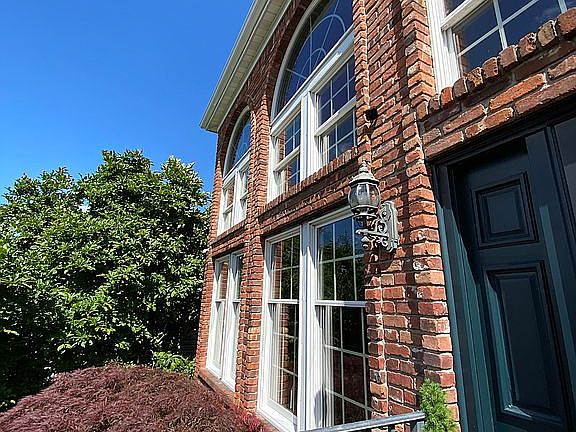 4th image of 136 Ethel St