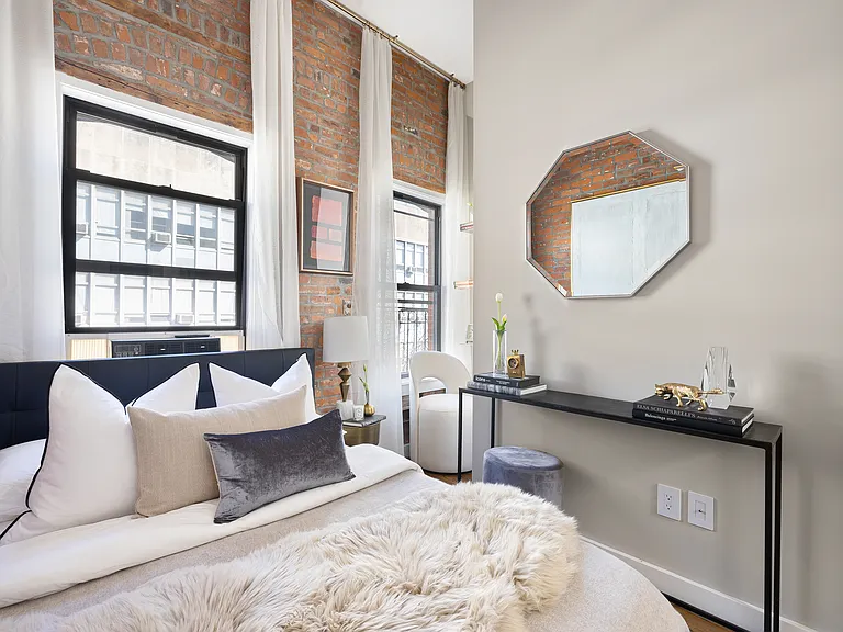 216 E 6th St #2R — Photo 5