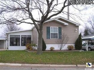 8 Grand Blvd, Olmsted Falls, OH 44138