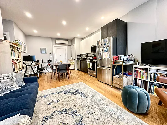 Rented by EXR | media 17