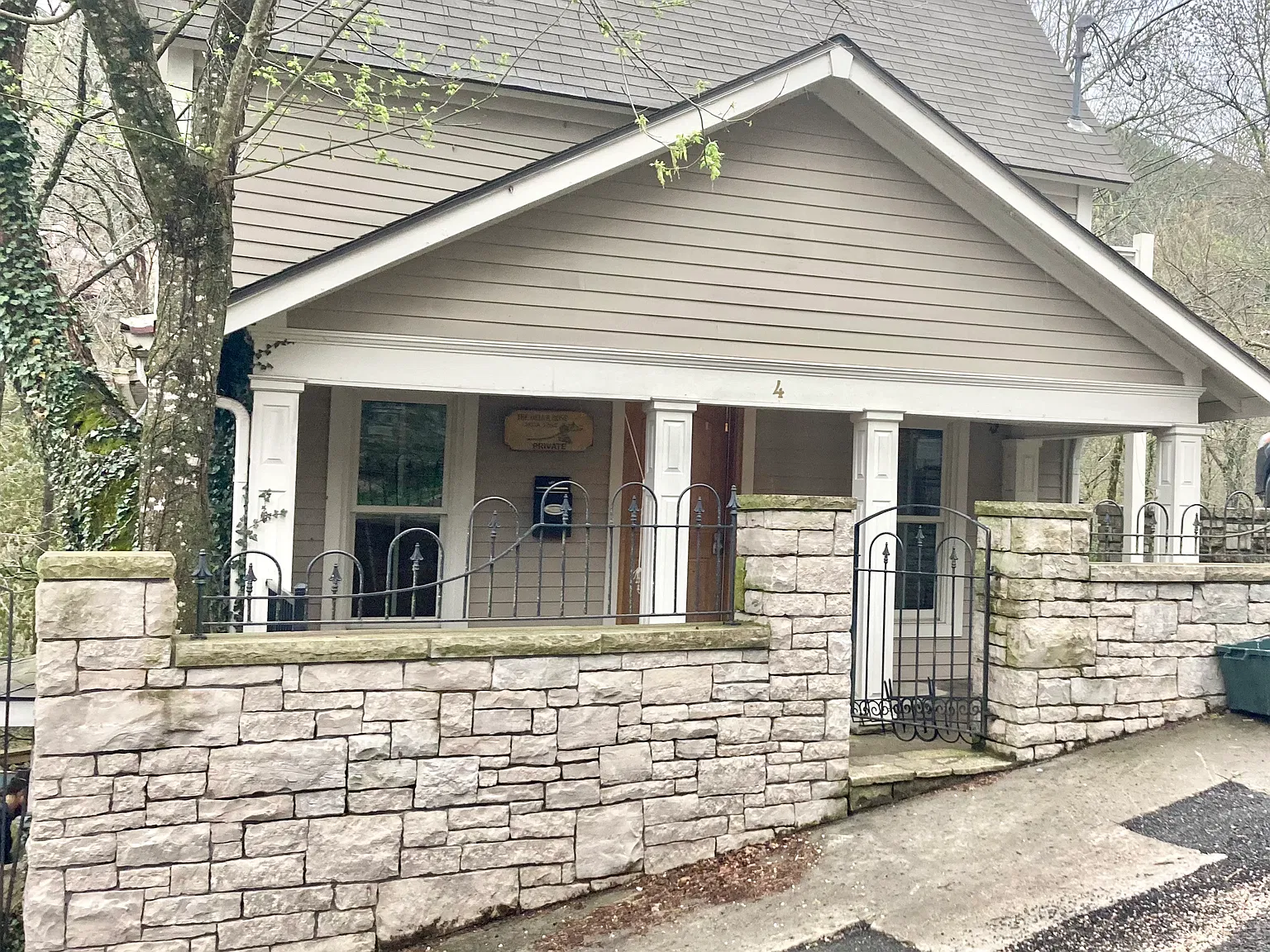 4 Douglas St — Photo 1