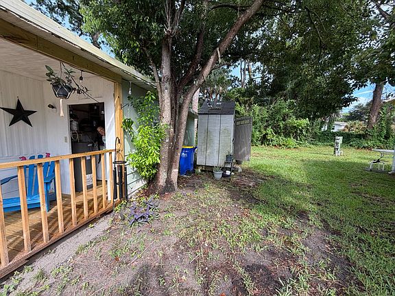 3rd image of 27 Las Palmas Dr