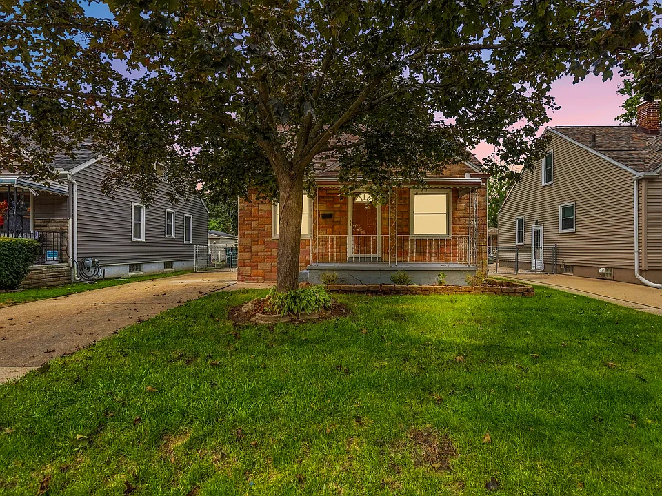 825 N Edison Ave