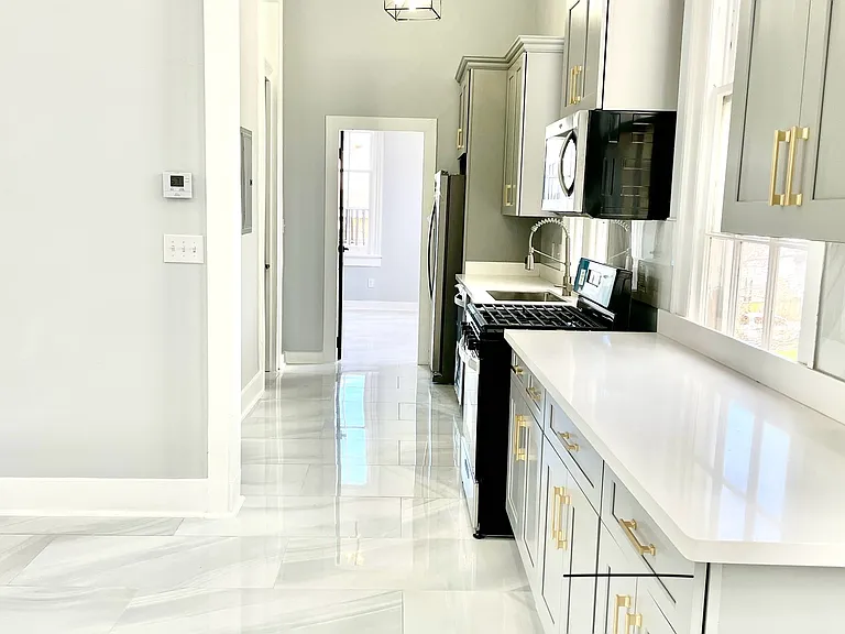 2403 Carondelet St #E — Photo 9
