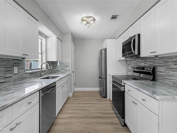 4th image of 433R Wekiva Rapids Dr