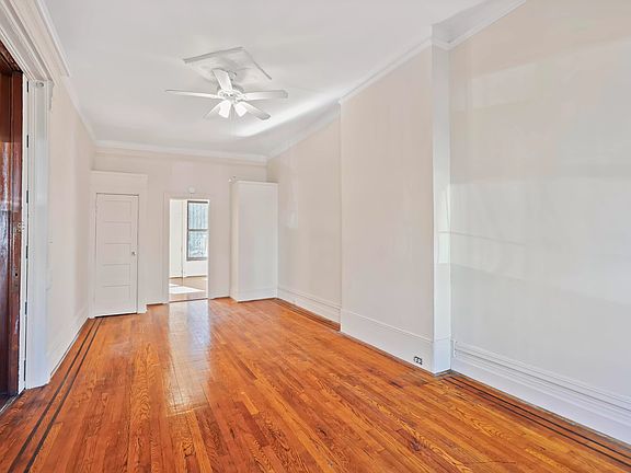 4th image of 404 Park Pl