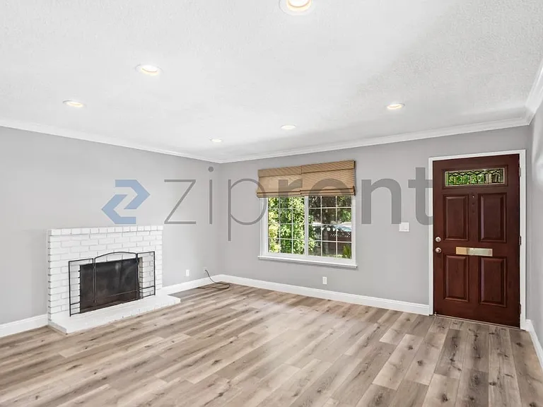 1427 Flickinger Ave — Photo 6
