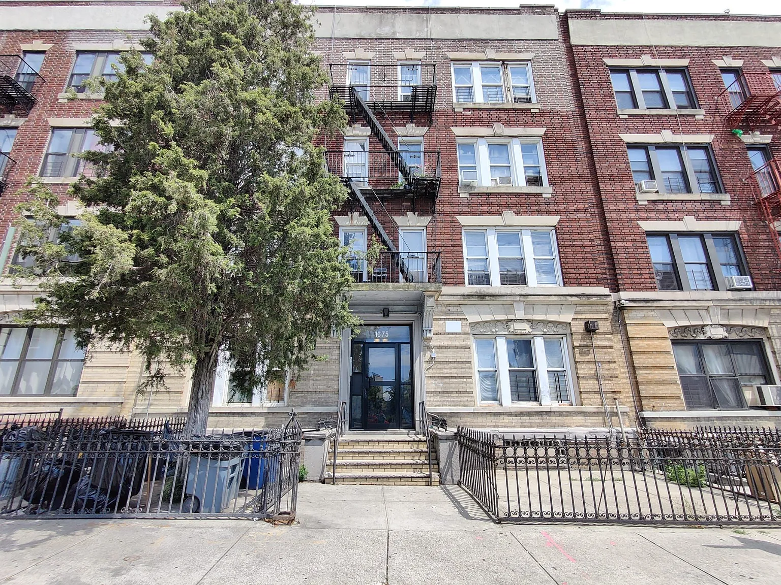1675 Lincoln Place — Photo 3