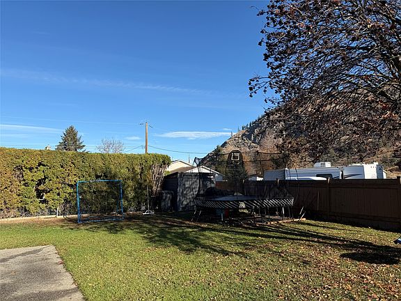 3rd image of 371 Montego Rd