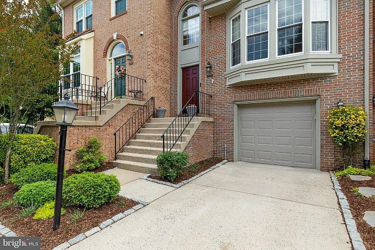 1st image of 3931 Clares Ct