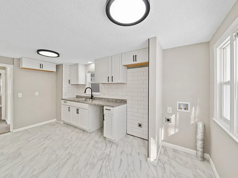 2713 Elmwood Ave — Photo 5