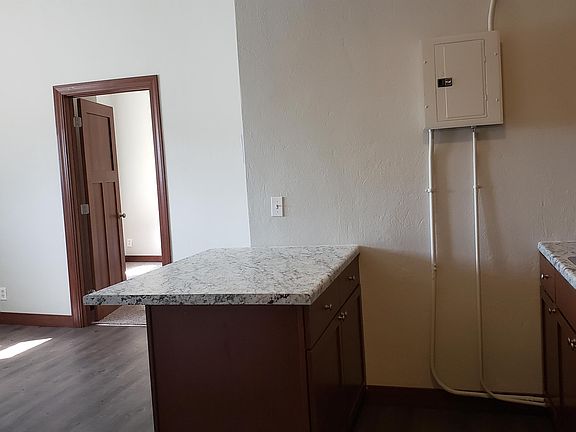 5th image of 35 Lake St S #4